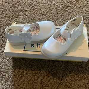 New in box Vintage Girls TKS Dancer white dress shoes with Velcro closure.